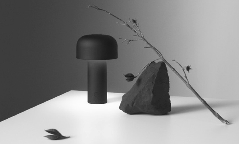 FLOS フロス BELLHOP T ベルホップ T テーブルランプ ポータブル LEDライト カラー:マットブラック デザイン:バーバー・オズガビー FLOS フロス BELLHOP T ベルホップ T テーブルランプ ポータブル LEDライト カラー:マットブラック デザイン:バーバー・オズガビー