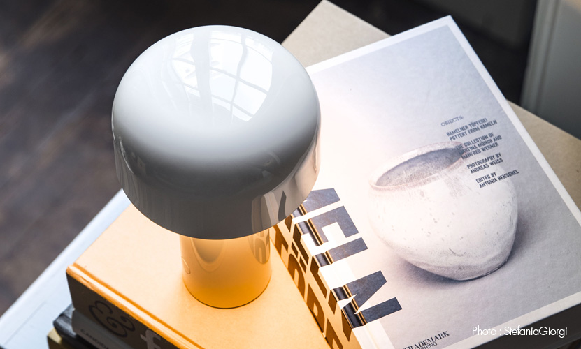 FLOS フロス BELLHOP T ベルホップ T テーブルランプ ポータブル LEDライト カラー:6色 デザイン:バーバー・オズガビー FLOS フロス BELLHOP T ベルホップ T テーブルランプ ポータブル LEDライト カラー:6色 デザイン:バーバー・オズガビー