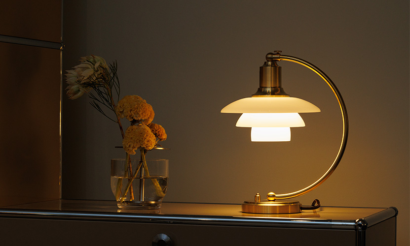 Louis Poulsen ルイスポールセン PH 2/2 Luna ルナ テーブルランプ 照明 カラー：真鍮（無塗装） デザイン：ポール・へニングセン