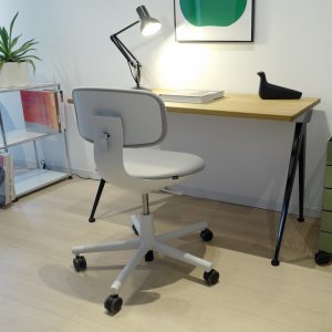 在宅ワークに是非とも欲しい、シンプルでコンパクト、構造美溢れるコンパス ディレクション