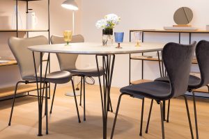 お茶の時間 FRITZ HANSEN 「B612」ダイニングテーブル