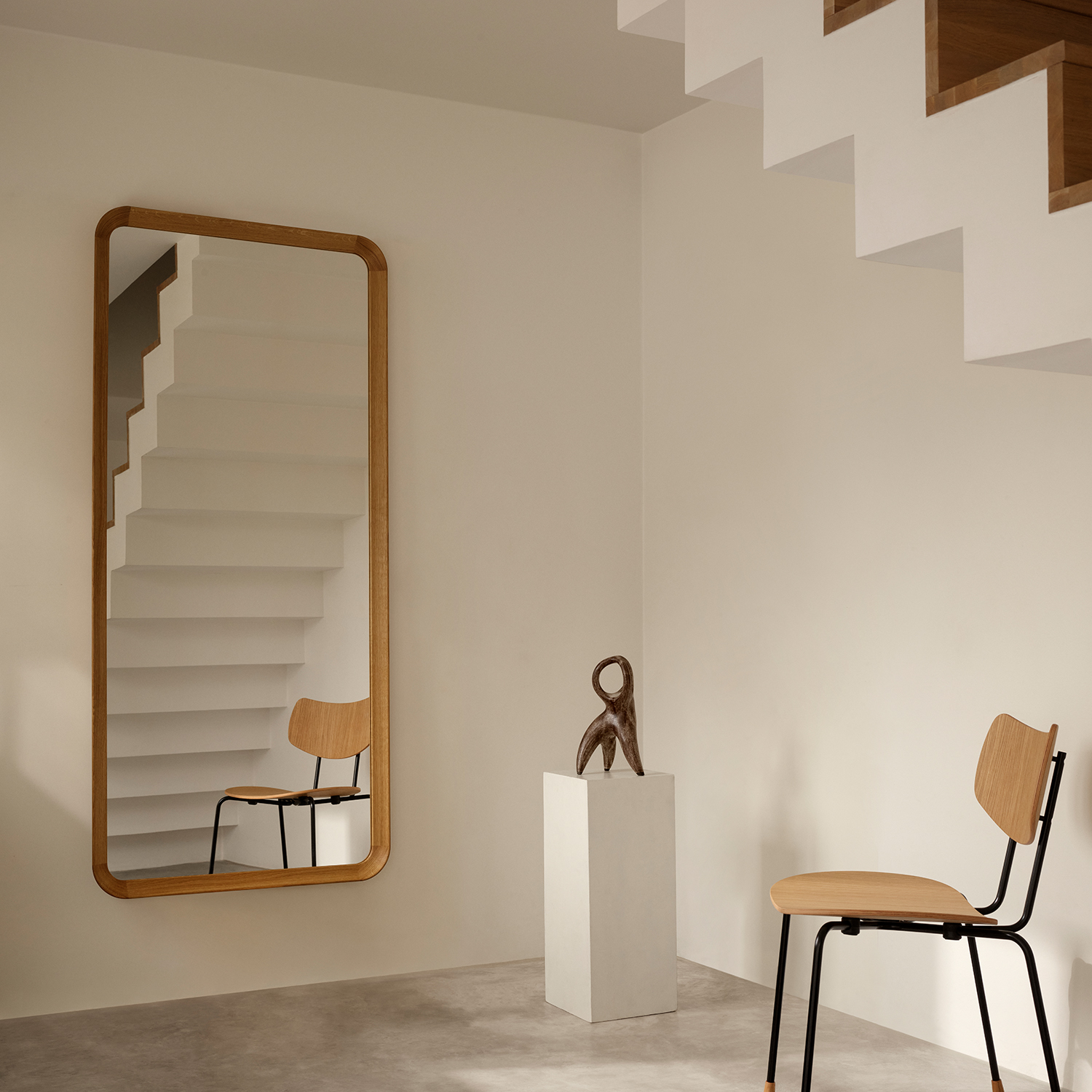 ラジオハウスの王室用 貴賓室の為にデザインされたミラー