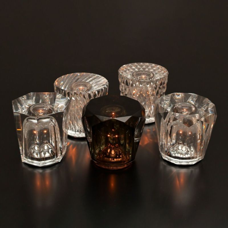 テーブルにクリスタルの彩りを