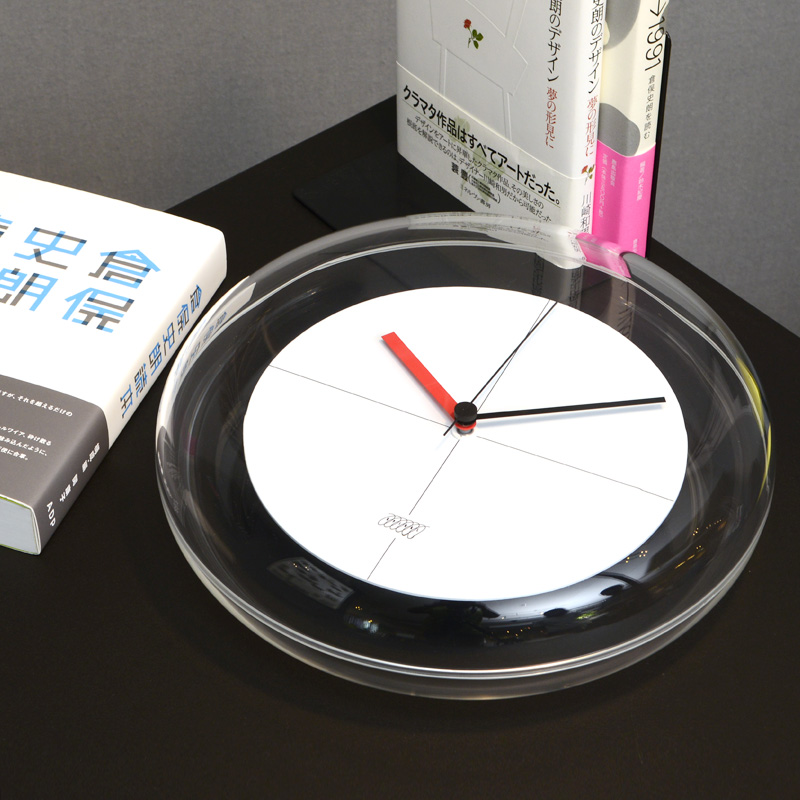 透明で純粋な「刻」の流れを感じる 研ぎ澄まされたミニマムデザイン