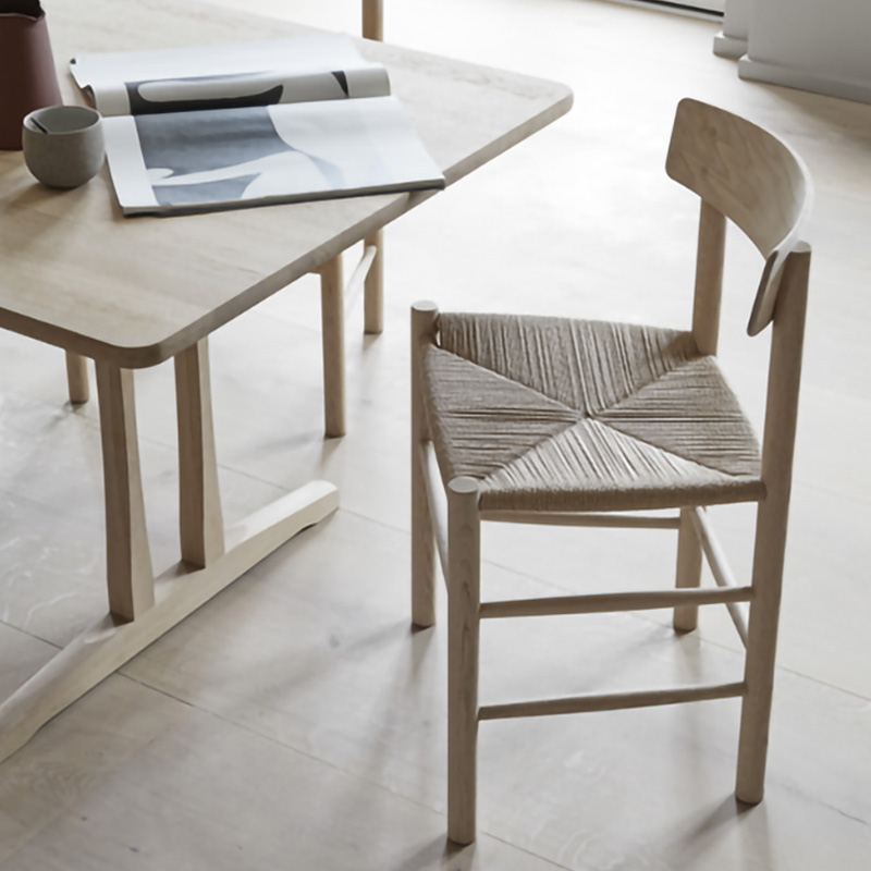 簡素で誠実なデザイン表現された、シェーカースタイルのダイニングチェア J39