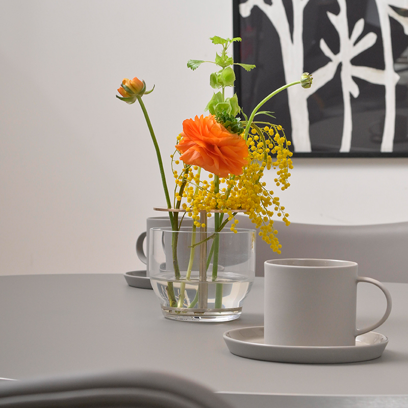 日本の伝統的な生け花からインスパイアされたフラワーベース